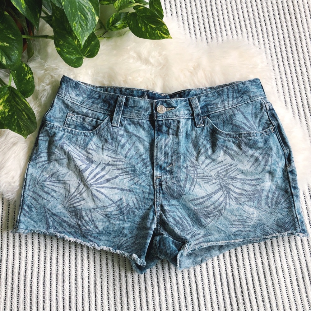 Levi’s Tropical Leaves Denim Cut-Off Shorts